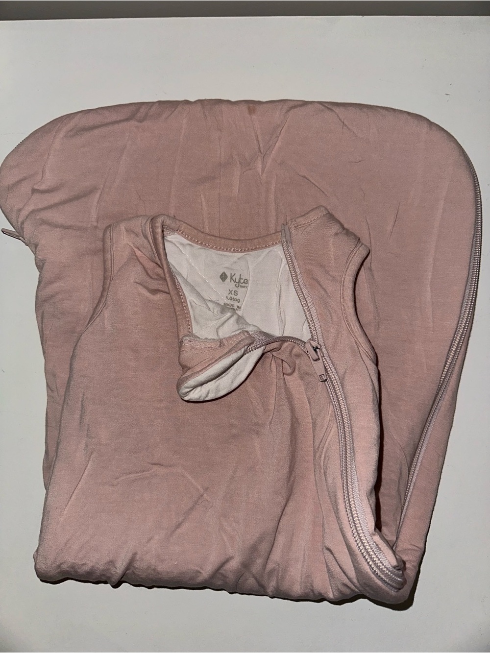 Kyte Baby Soft Rose Zippered Sleeveless Swaddle - XS 1.0 tog